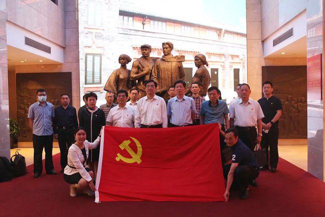 救援淘气的小狗